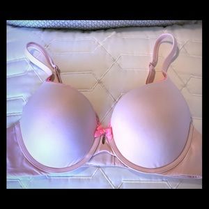 2 Victoria’s Secret bras
